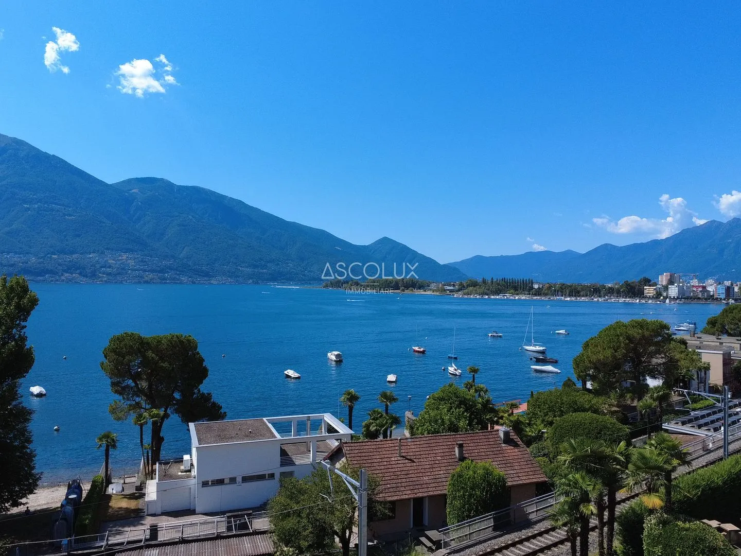 Eleganza, Design e Lusso: Ampio appartamento di 4,5 locali con terrazza e vista mozzafiato sul lago - Foto 1 di 13
