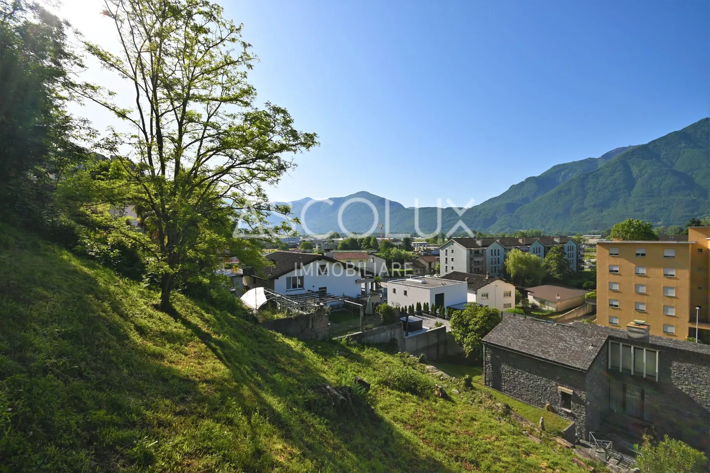 Building plot of 1'070 m2 with panoramic views - Photo 1 of 9