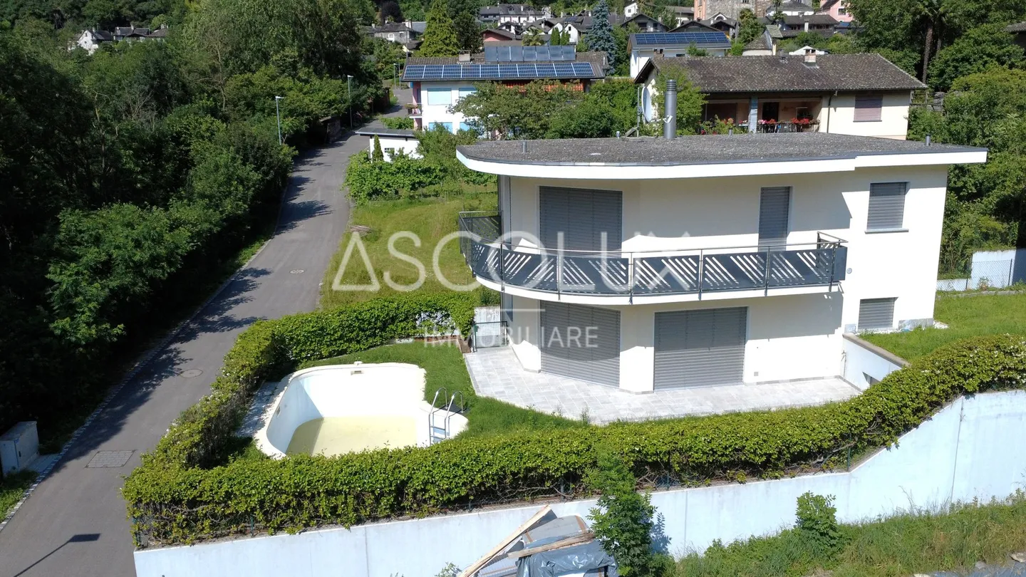 Bella casa unifamiliare di 4.5 locali con giardino e piscina in una zona residenziale tranquilla - Foto 4 di 13