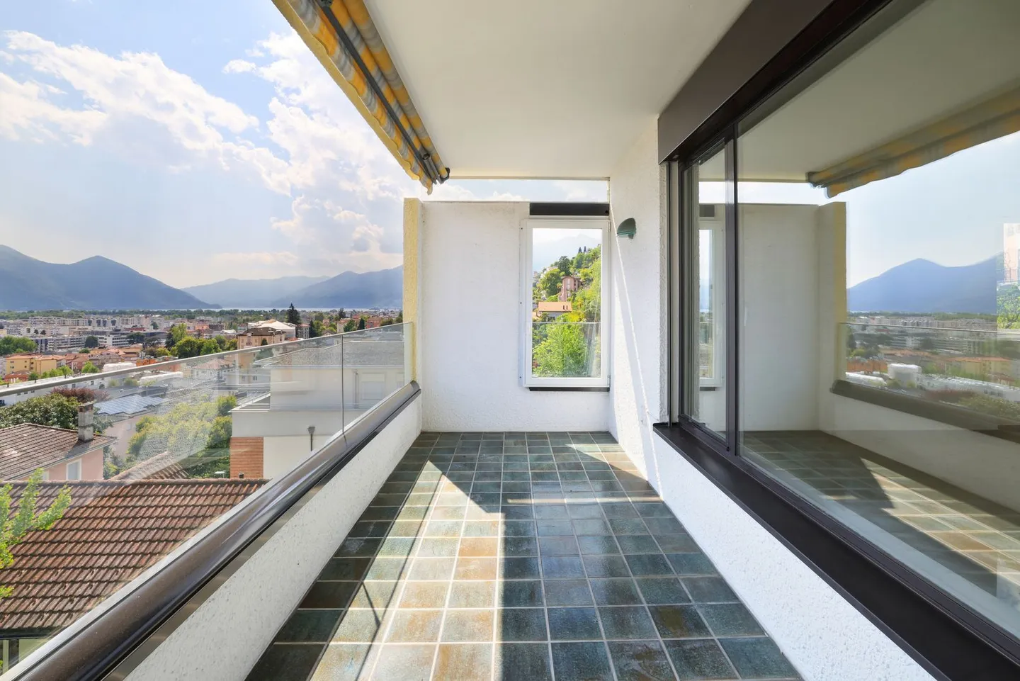 Montana Lake Residence - Photo 3 of 13