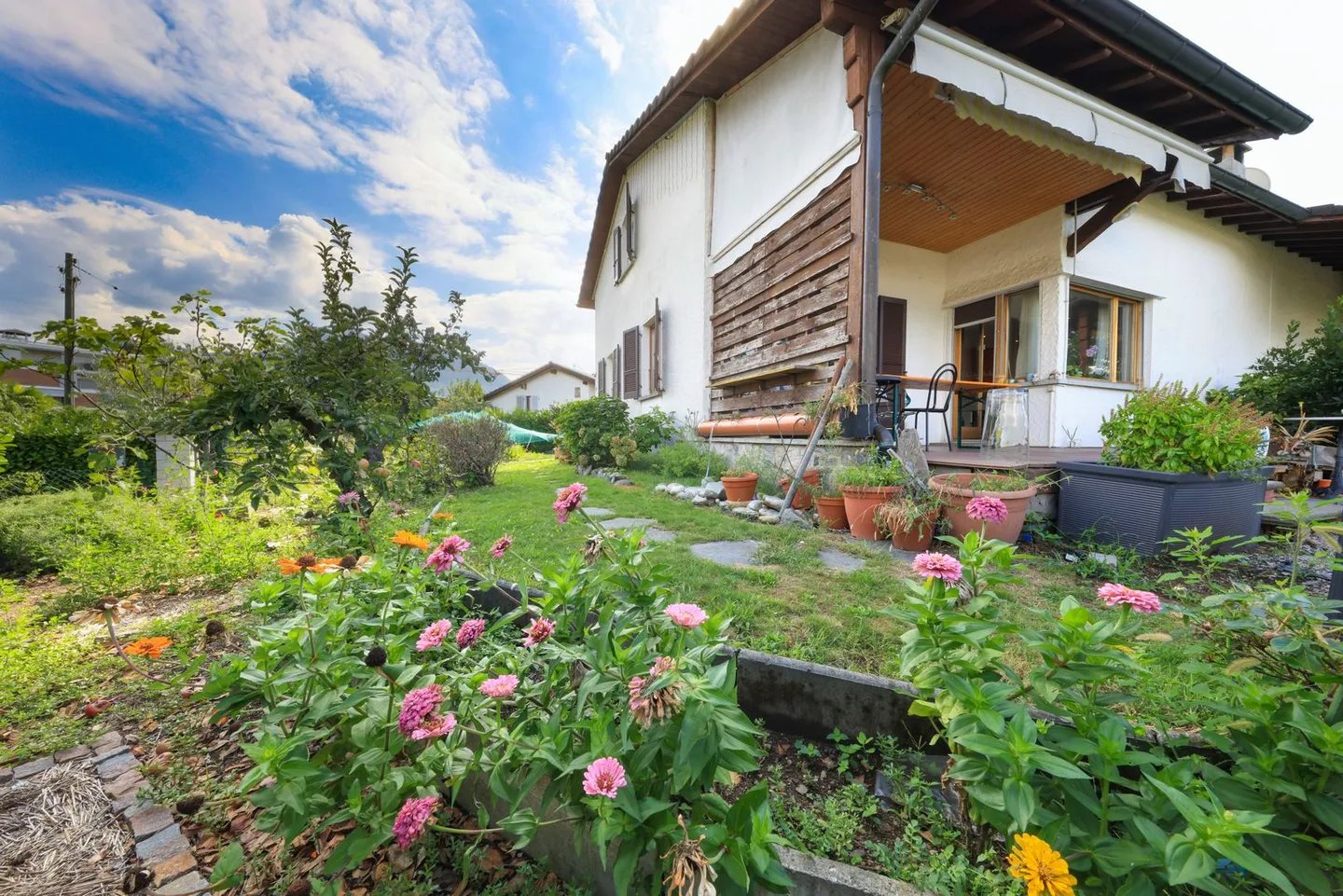 Charming House with Garden - Photo 5 of 13