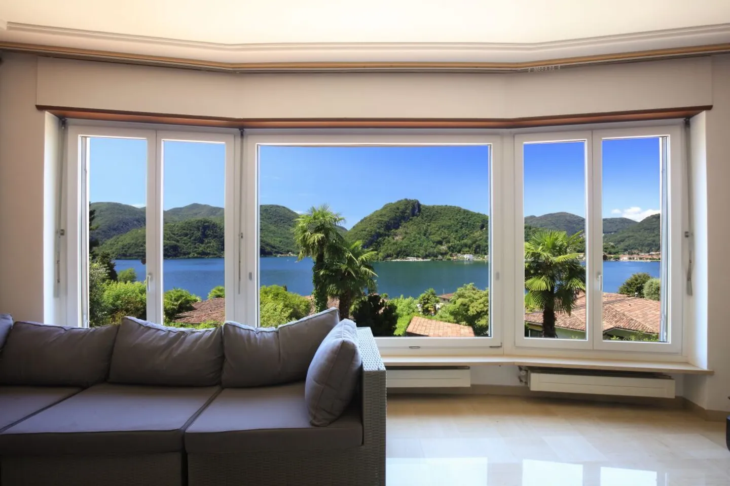 Mittelmeer-Villa mit Seeblick - Foto 1 von 13