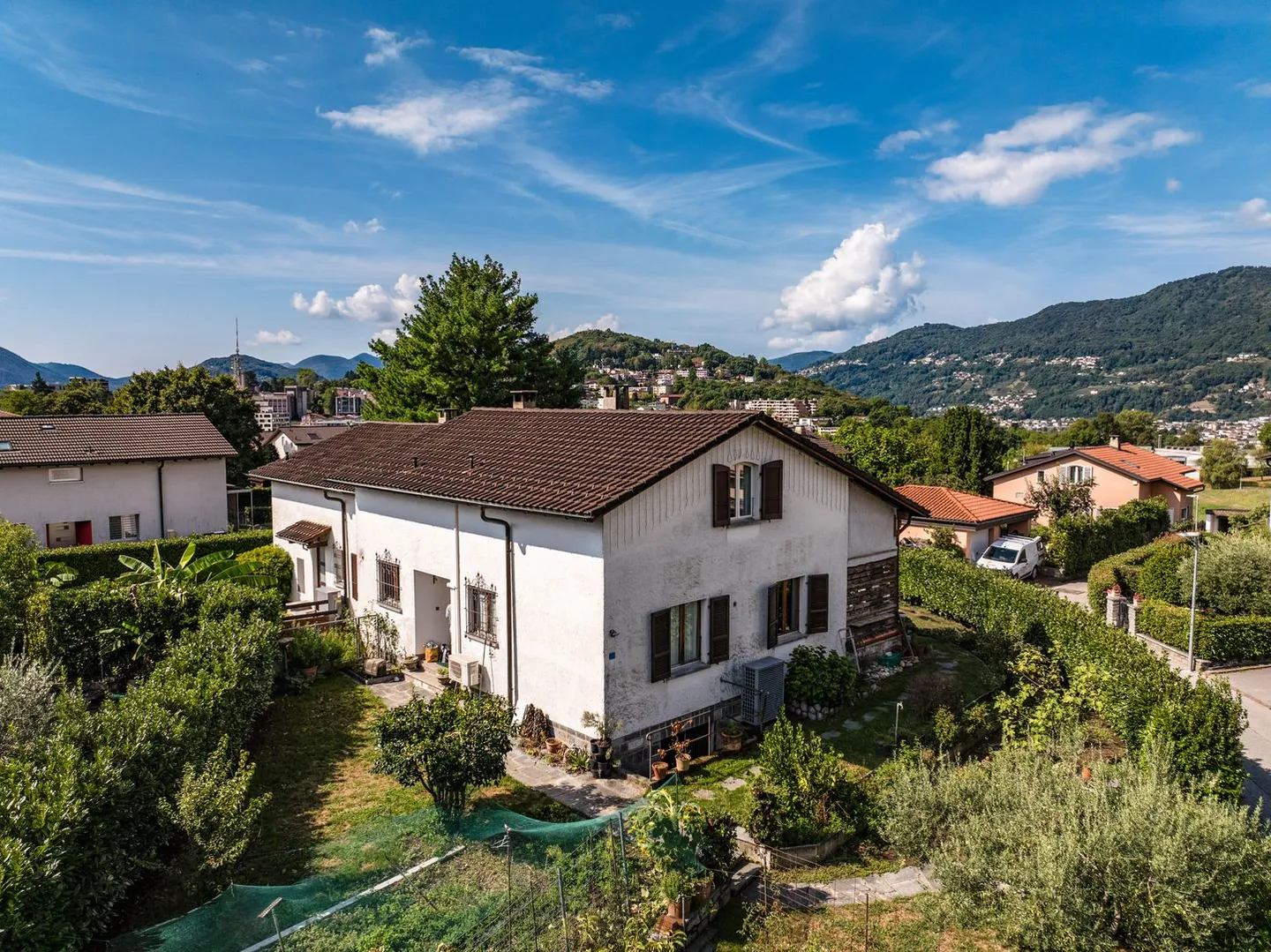 Charming House with Garden - Photo 1 of 13