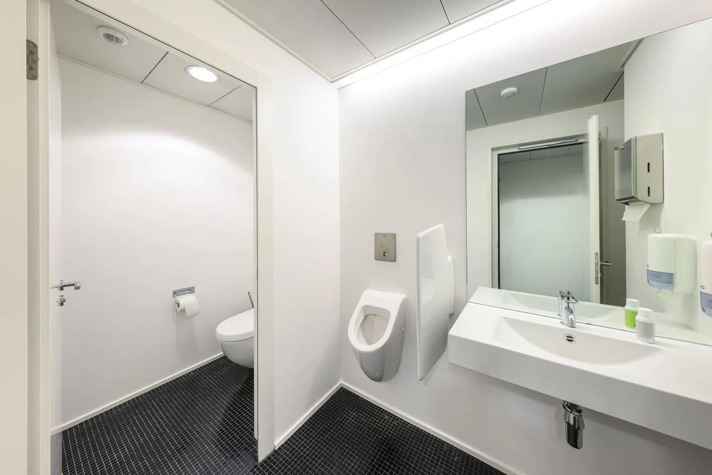 Interesting commercial space for use as an office - Photo 11 of 11