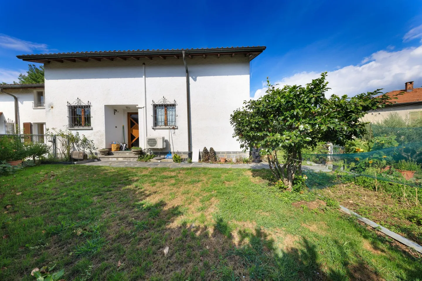 Charming House with Garden - Photo 7 of 13