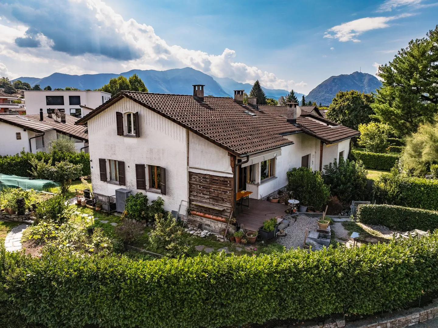Charming House with Garden - Photo 2 of 13