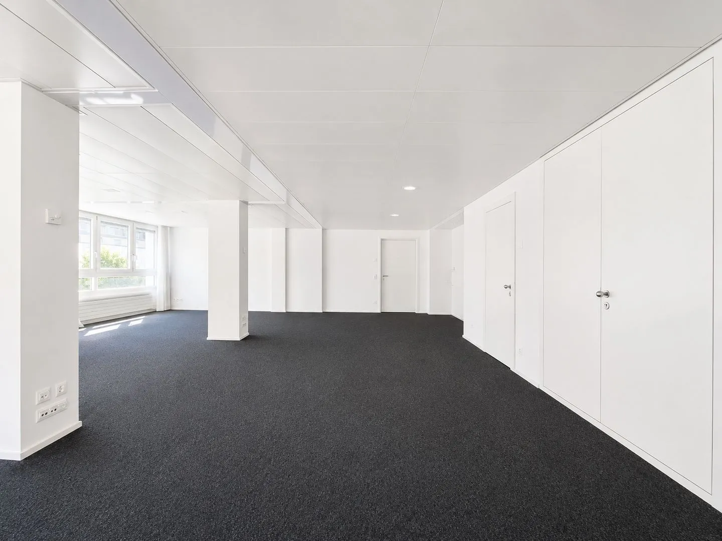 Interesting commercial space for use as an office - Photo 3 of 11