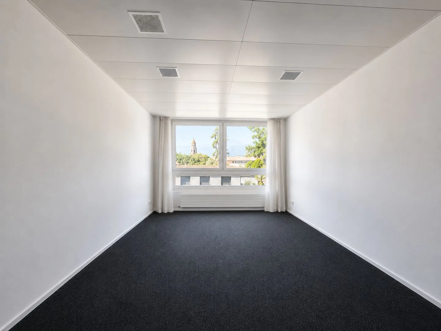 Interesting commercial space for use as an office - Photo 8 of 11