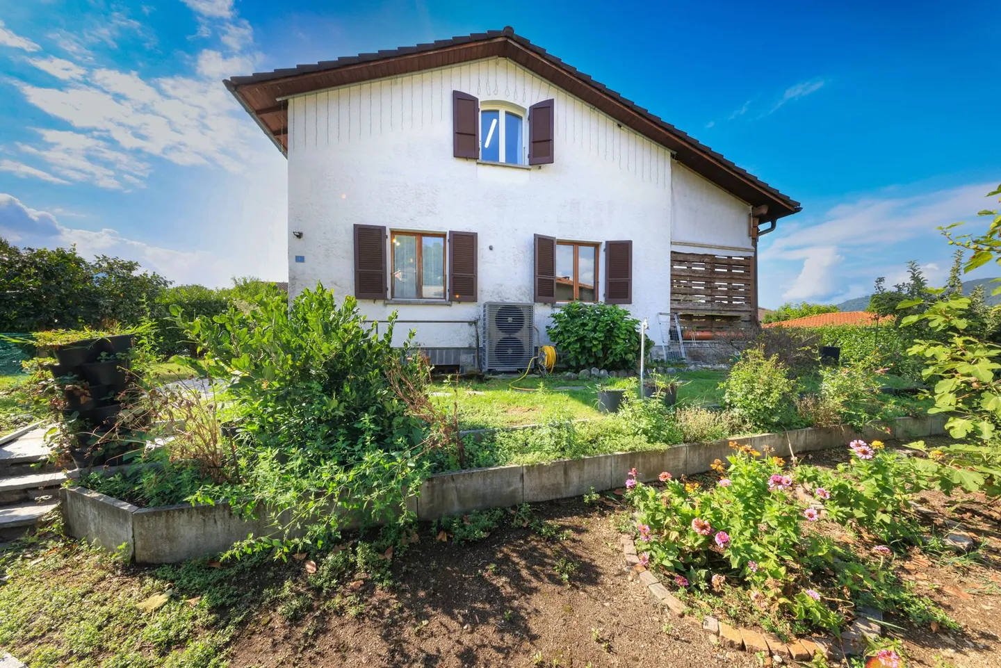 Charming House with Garden - Photo 4 of 13