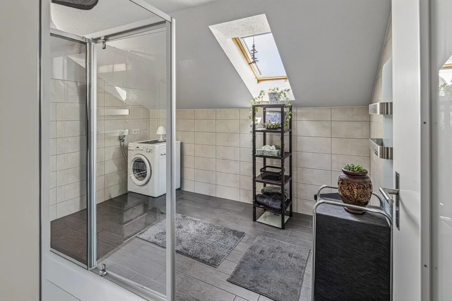 Zuhause mit Zukunft - Zwei Wohnungen, viel Platz und Ausbaupotenzial - Photo 1 sur 13