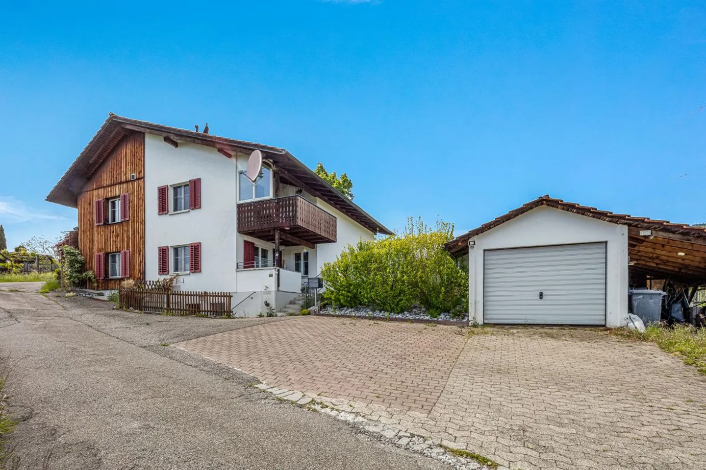 Family House in Panoramic Location! - Photo 2 of 13