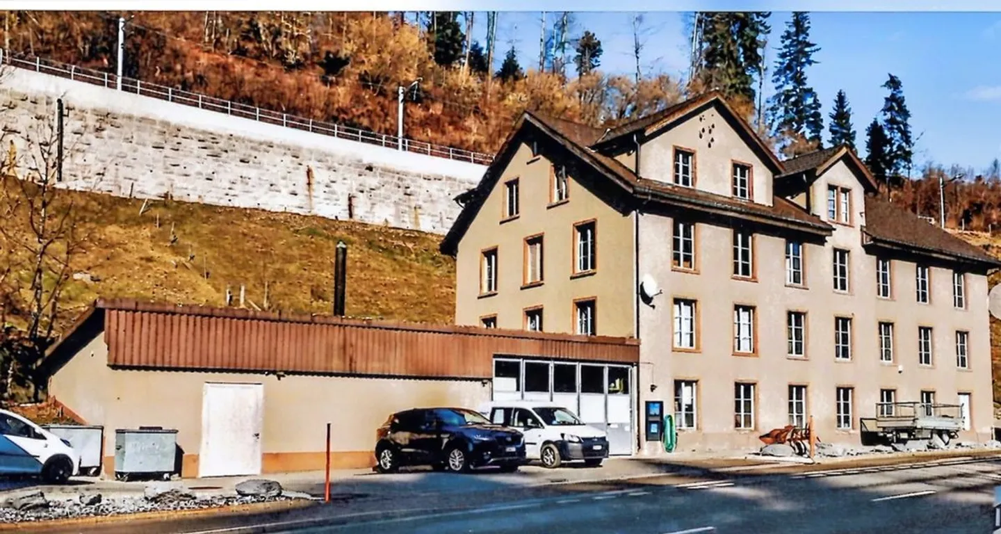 Die Investitionsmöglichkeit! Wohn+/Gewerbehaus - Foto 1 di 13