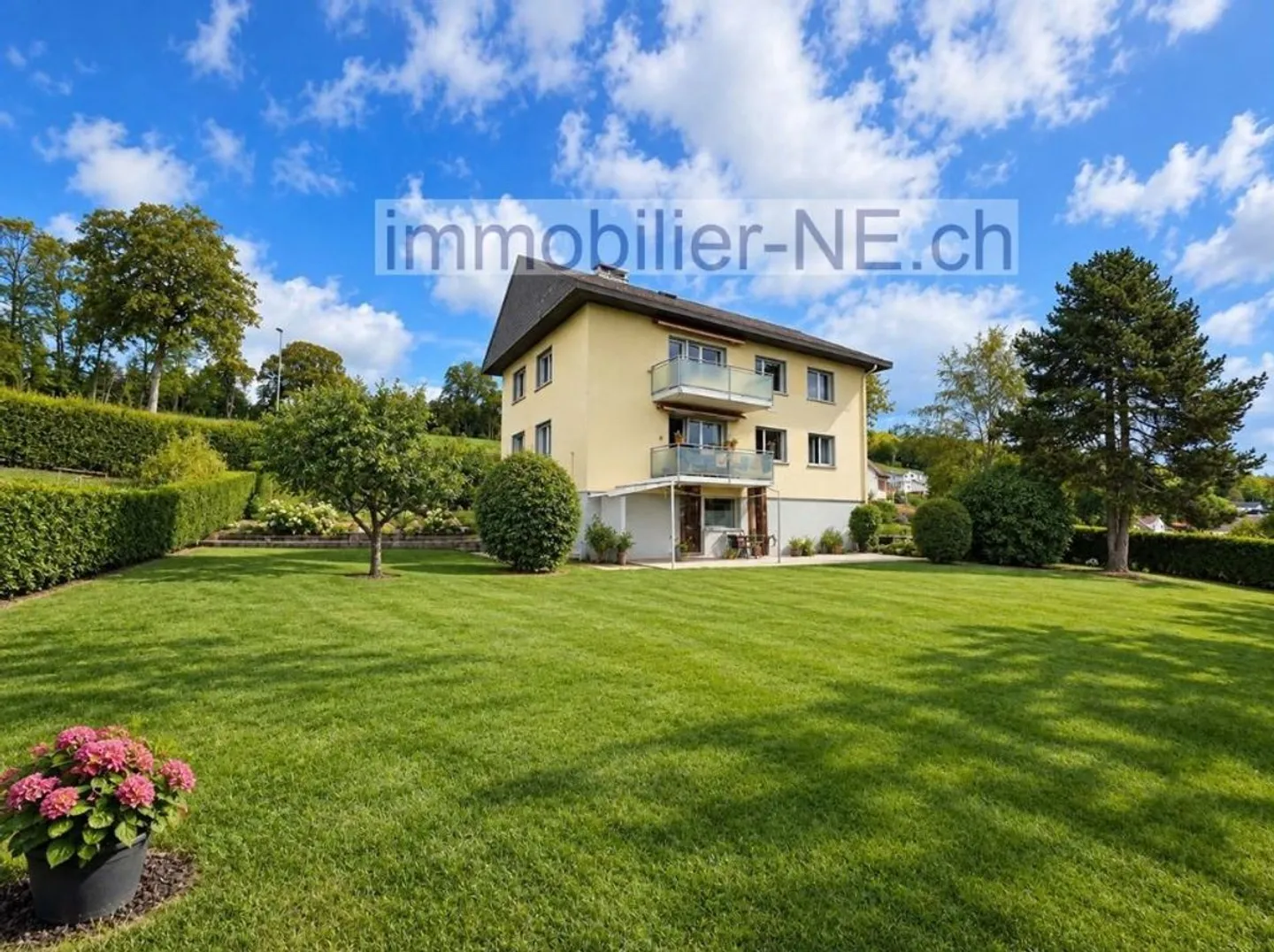 Maison familiale spacieuse avec jardin - Photo 1 sur 13