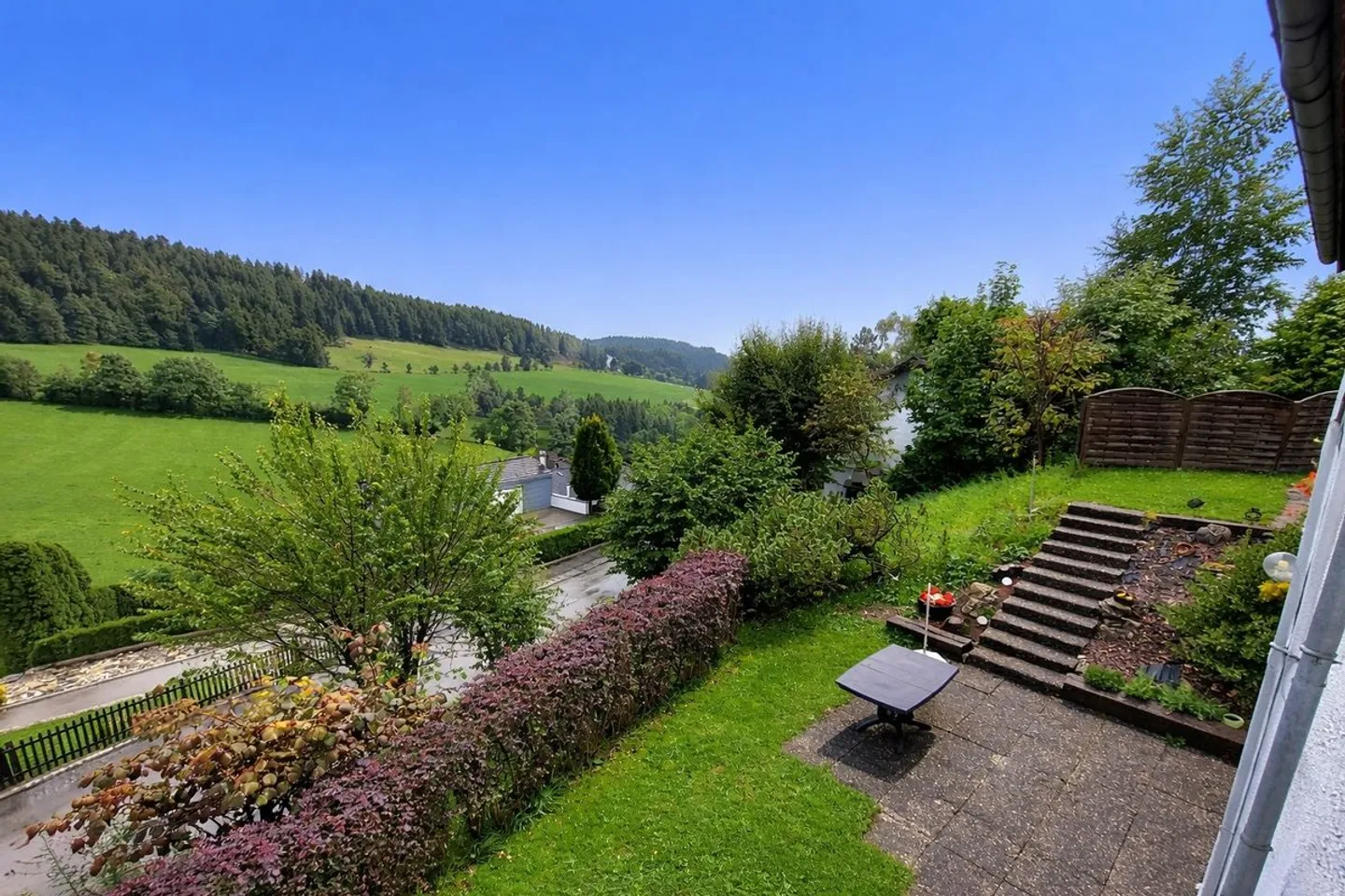 Belle villa avec deux appartements - Photo 2 sur 13