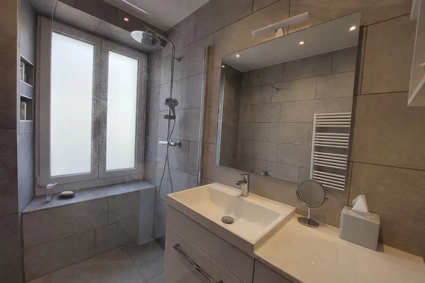 Residential property with tea room and magnificent terrace, privileged location - Photo 12 of 12