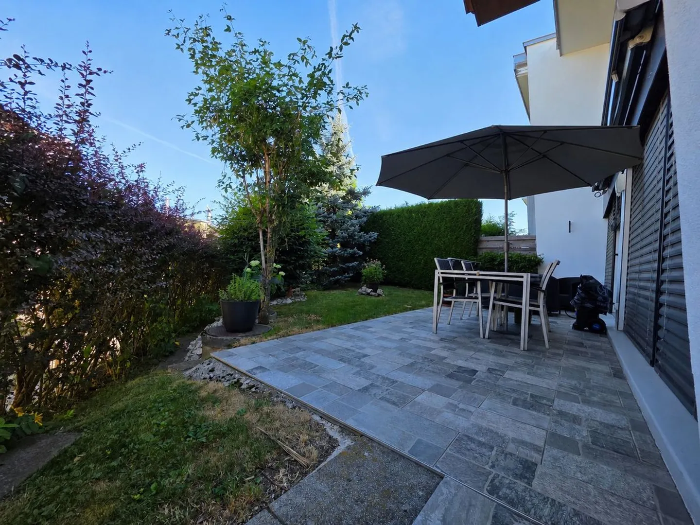 Moderne Villa mit privatem Garten und einem Innenparkplatz - Foto 4 von 13