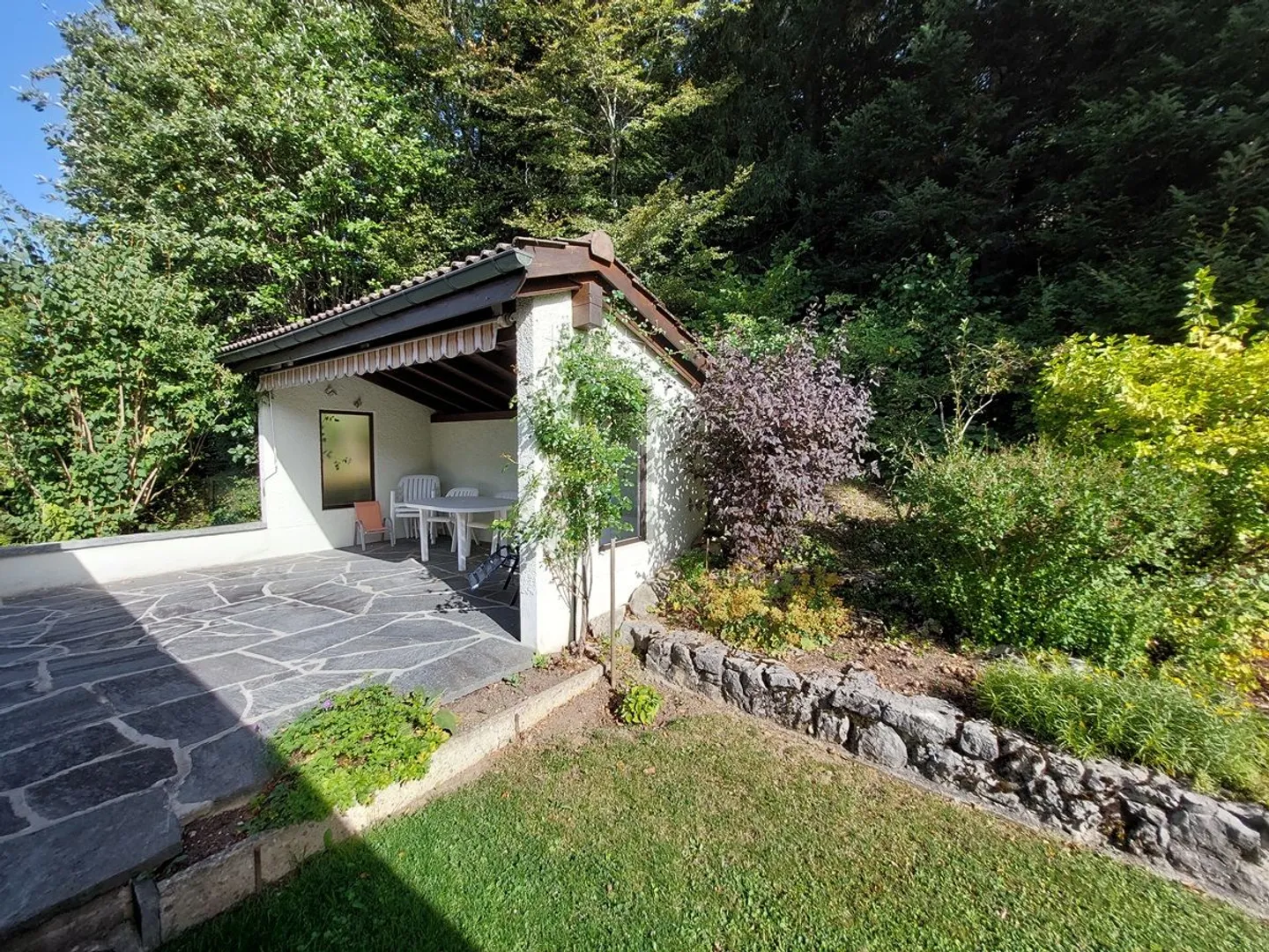 Beautiful individual villa near the forest - Photo 10 of 13