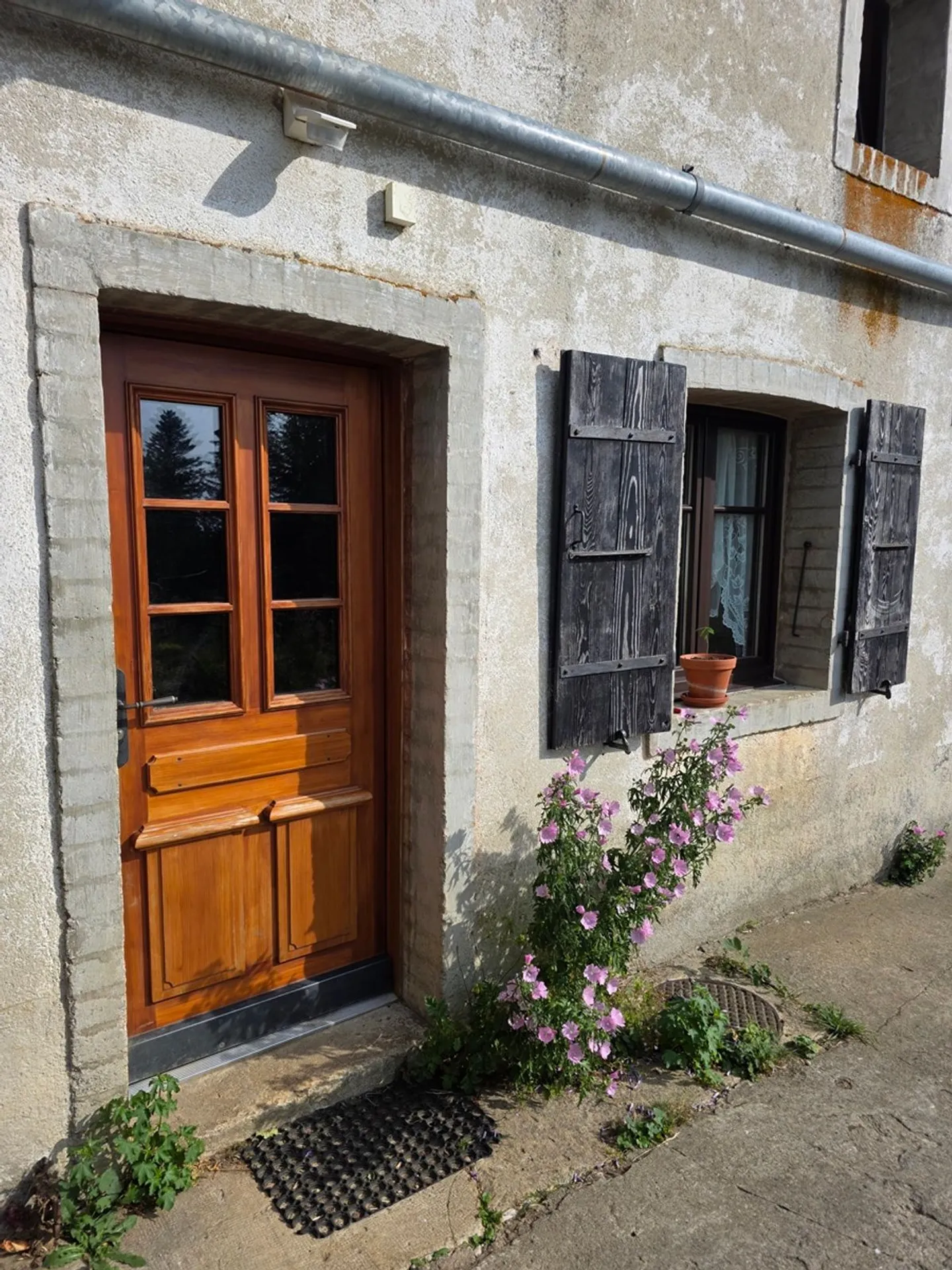 Charming renovated farmhouse with a magnificent large garden - Photo 4 of 13