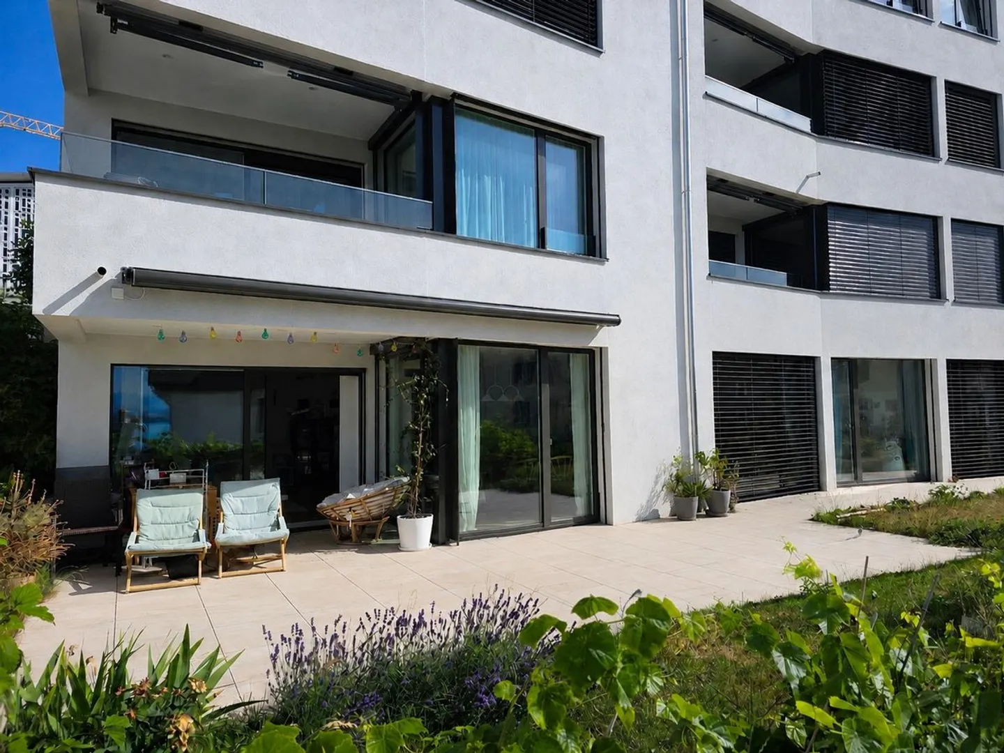 Appartement moderne avec vue lac - Photo 2 sur 13