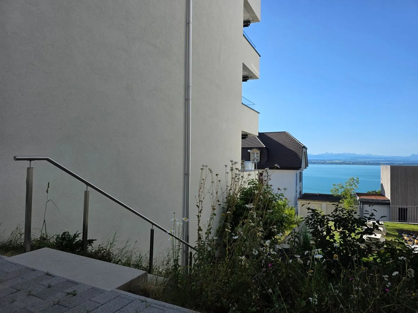 Appartement moderne avec vue lac - Photo 5 sur 13