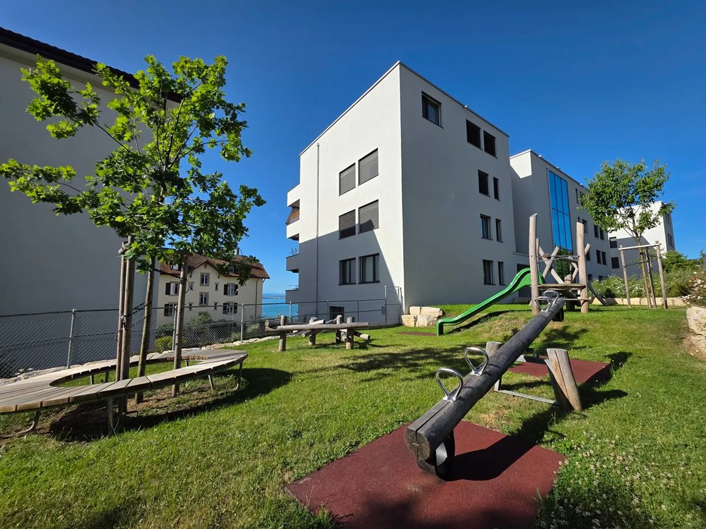 Appartement moderne avec vue lac - Photo 4 sur 13