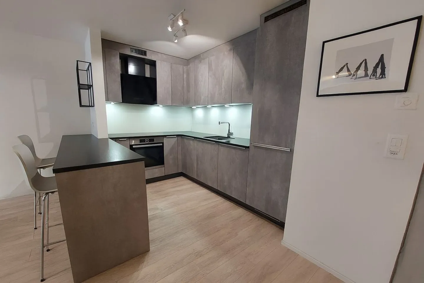 Appartement moderne de 3,5 pièces bénéficiant d'une terrasse et d'un garage - Foto 1 di 10