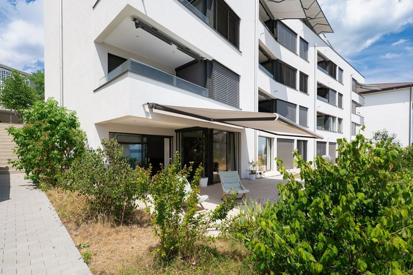 Appartement moderne avec vue lac - Photo 3 sur 13