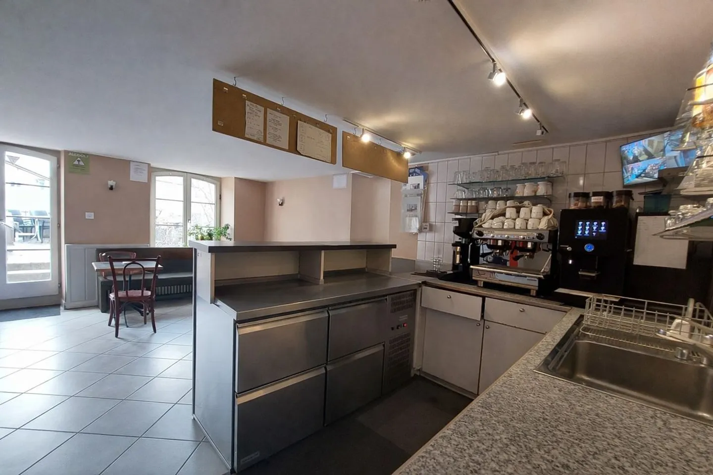 Residential property with tea room and magnificent terrace, privileged location - Photo 5 of 12