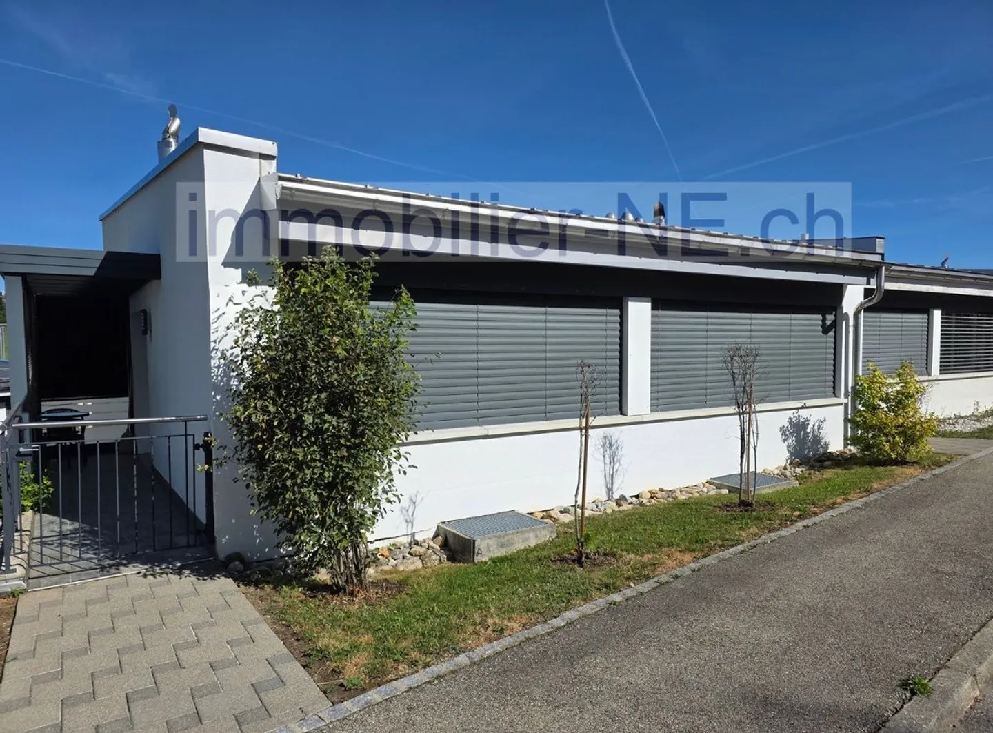 Moderne Villa mit privatem Garten und Tiefgaragenstellplatz - Foto 1 von 13