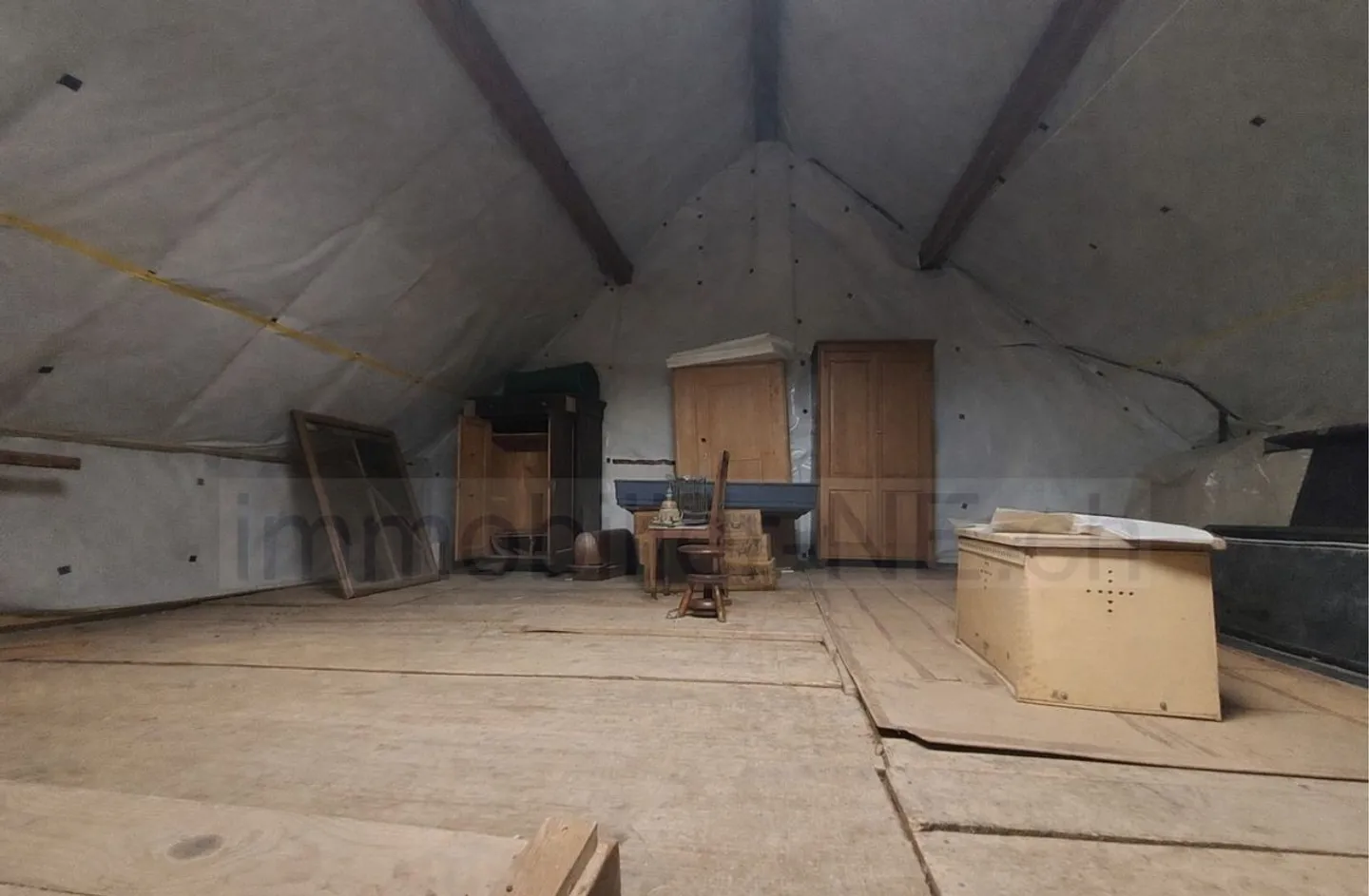 Large house with lake view and potential for development - Photo 3 of 13