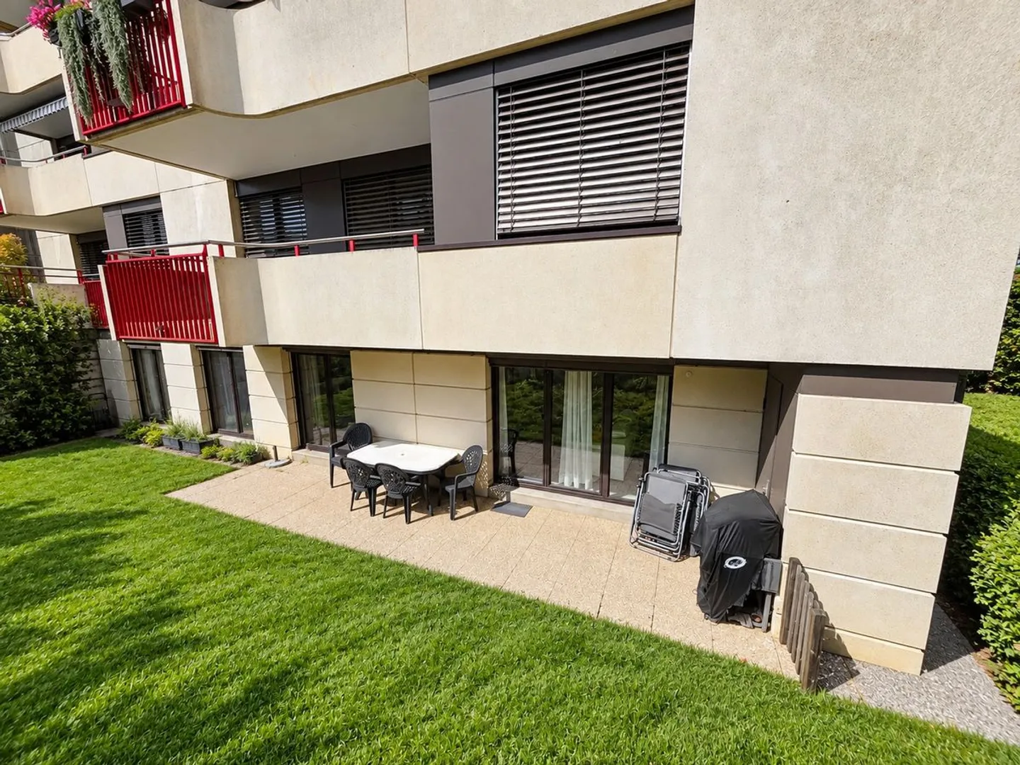 Appartement Charmant avec Jardin Privatif - Photo 3 sur 10
