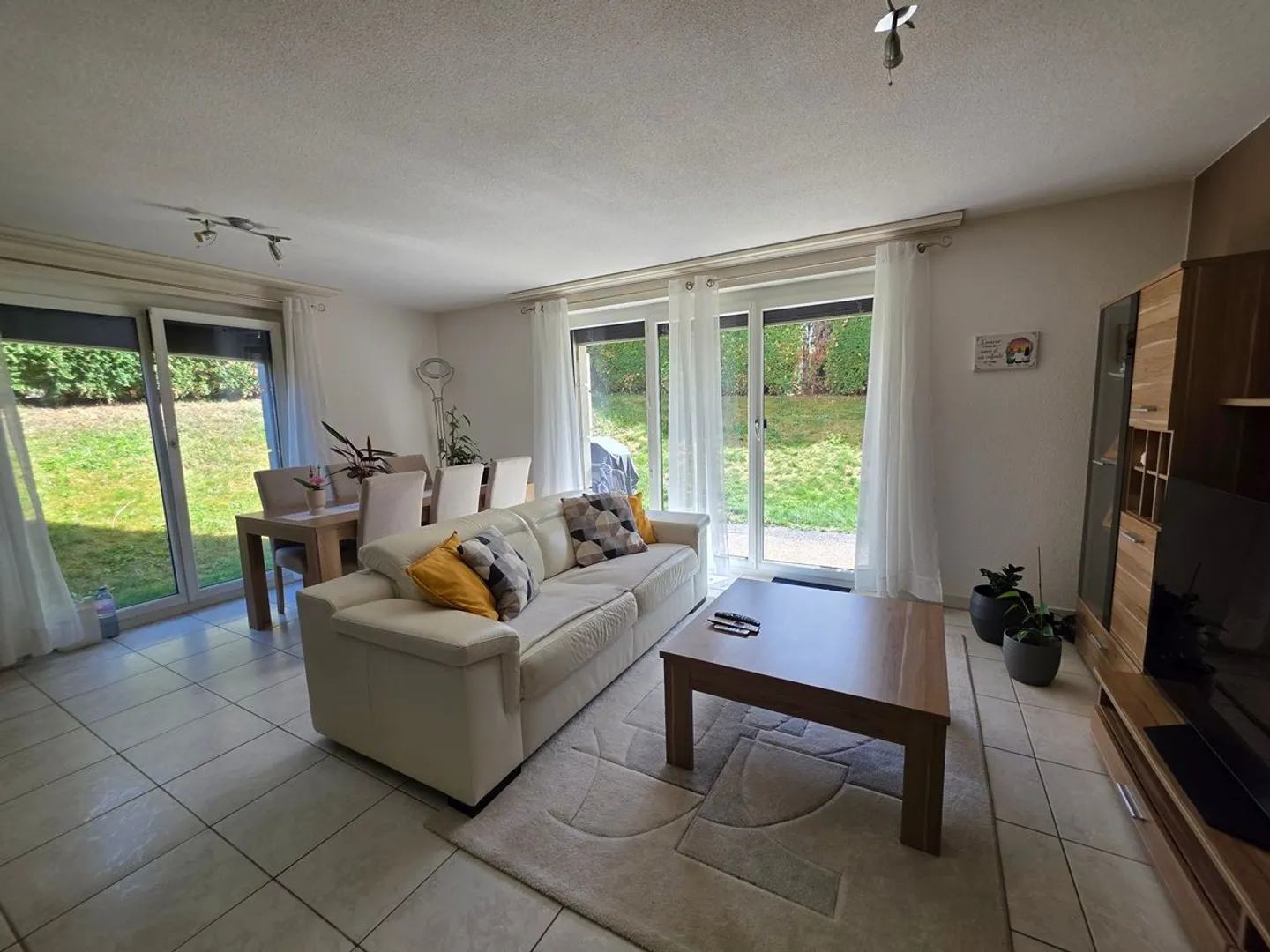 Appartement Charmant avec Jardin Privatif - Photo 4 sur 10
