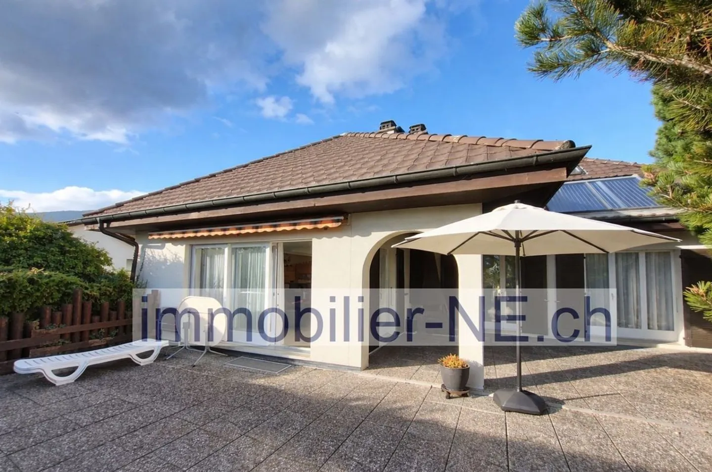 Villa spacieuse avec vue sur le lac - Photo 1 sur 9