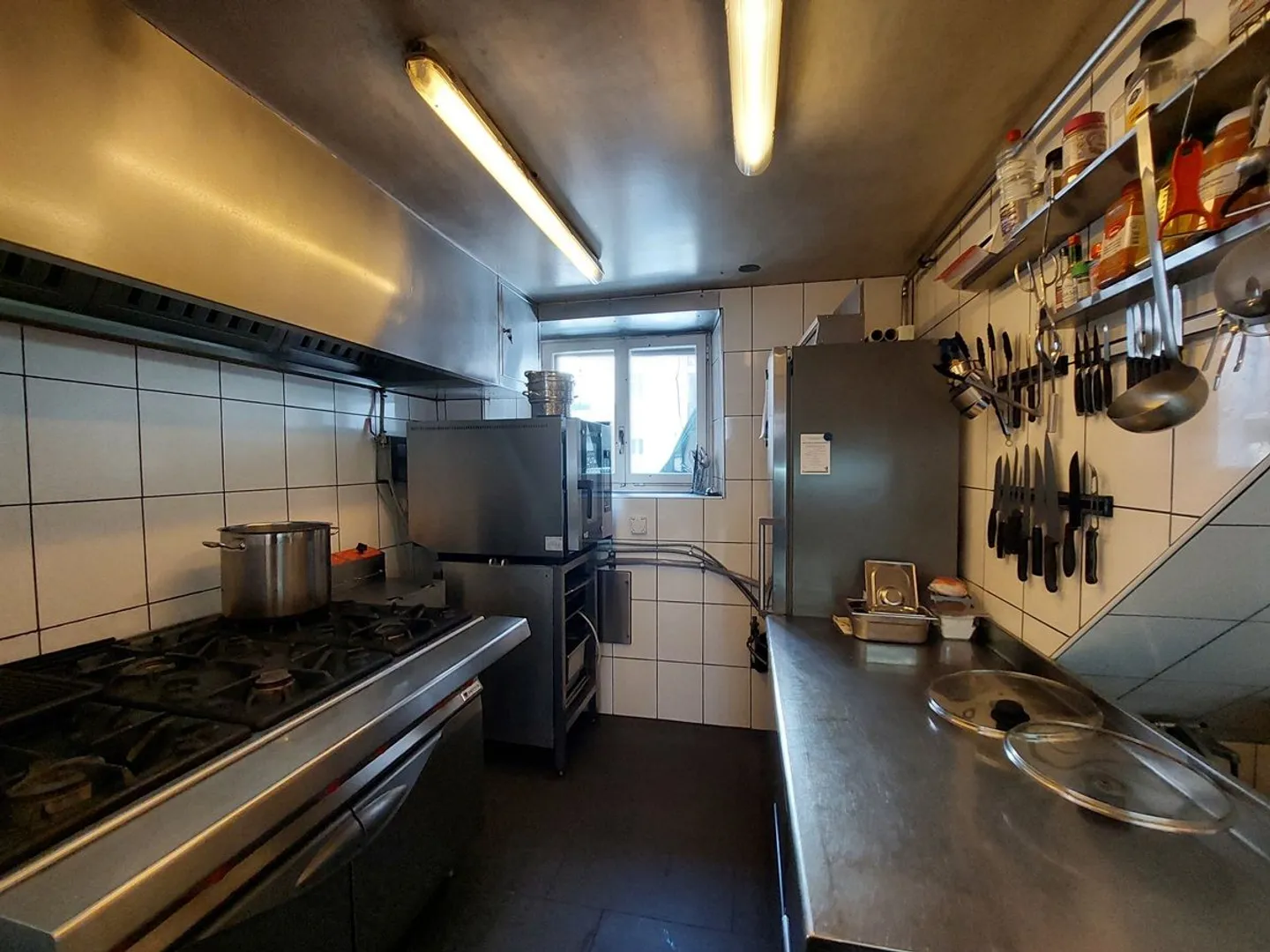 Haus ideal im Stadtzentrum gelegen, das ein Restaurant mit dem Namen 'Le Faucheur' beherbergt - Foto 11 von 12