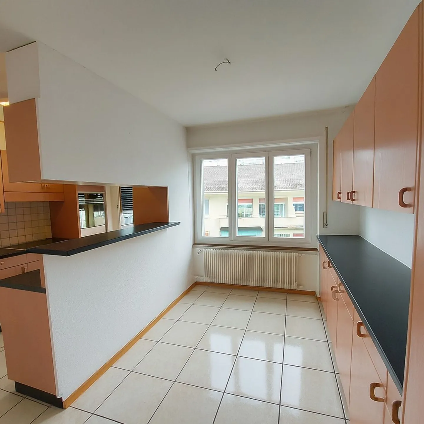 Appartement spacieux avec balcons - Photo 4 sur 8