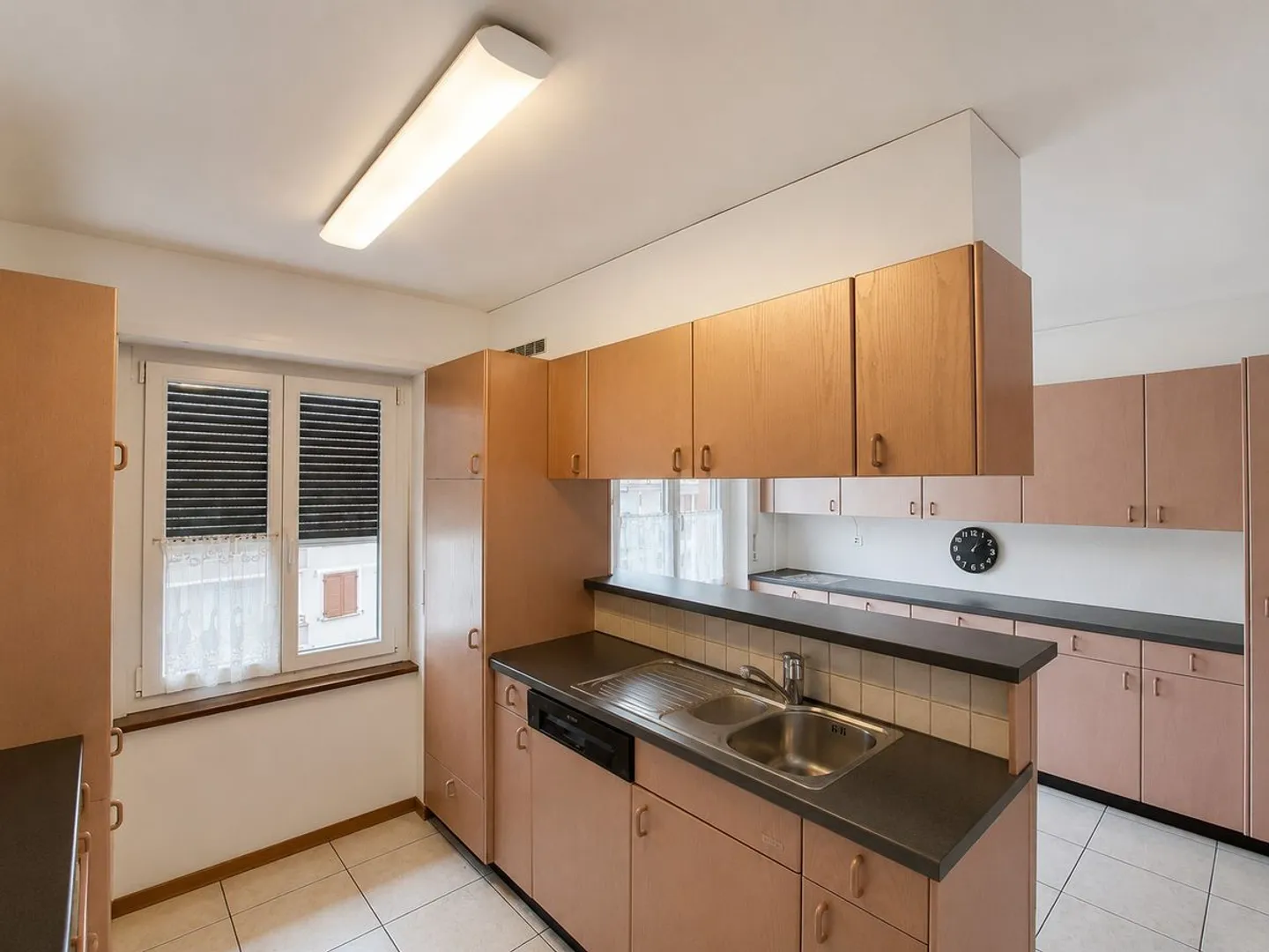 Appartement spacieux avec balcons - Photo 3 sur 8