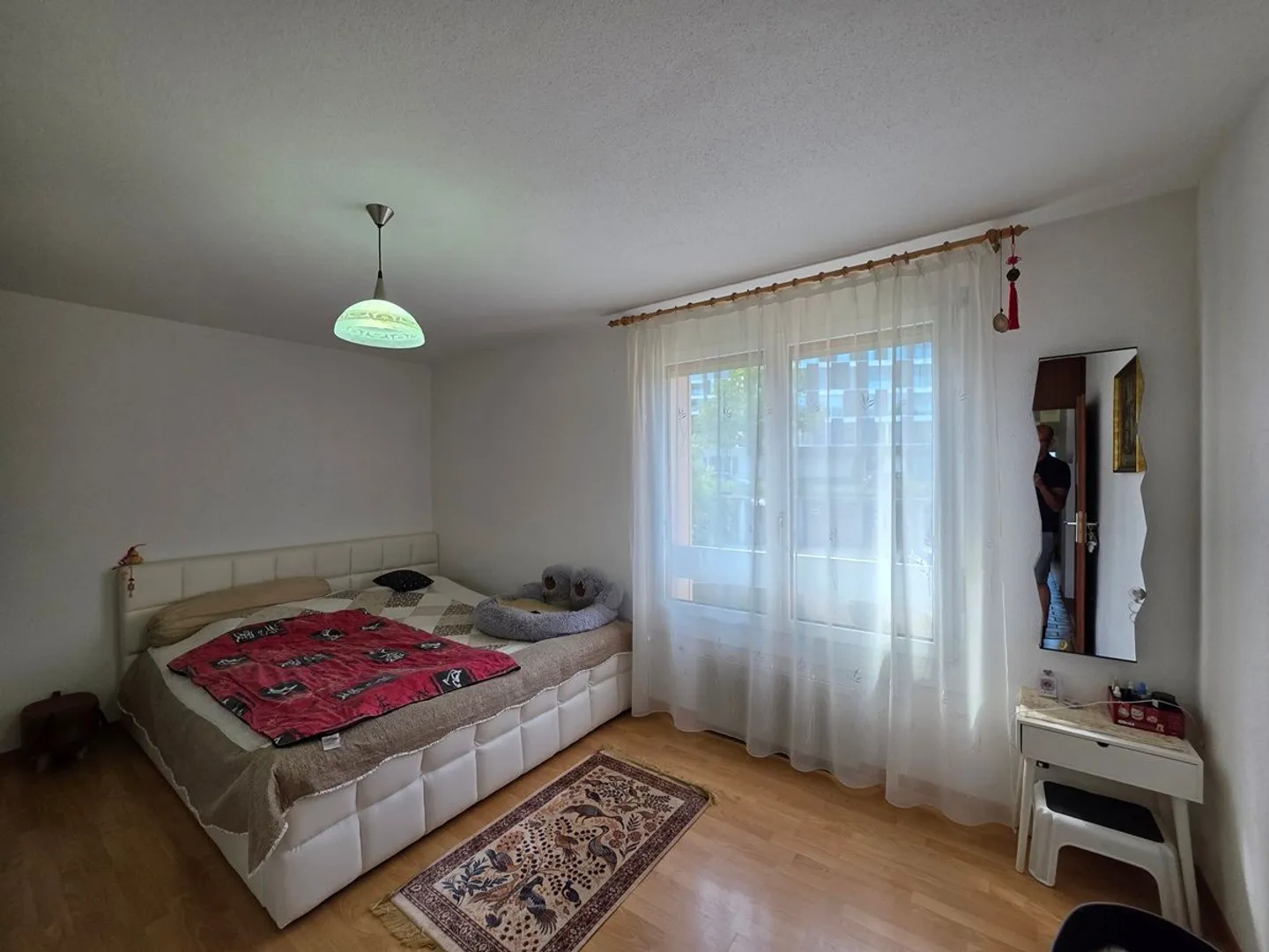 Bright 5.5-room apartment with elevator and garage - Photo 7 of 11