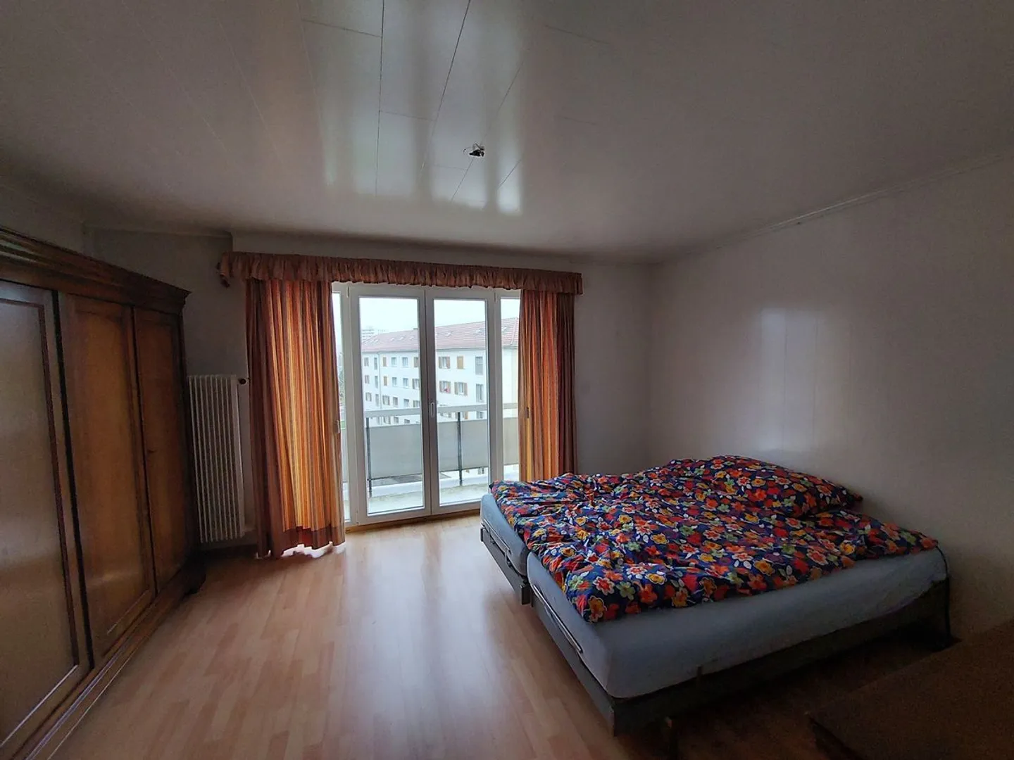 Appartement spacieux avec balcons - Photo 6 sur 8