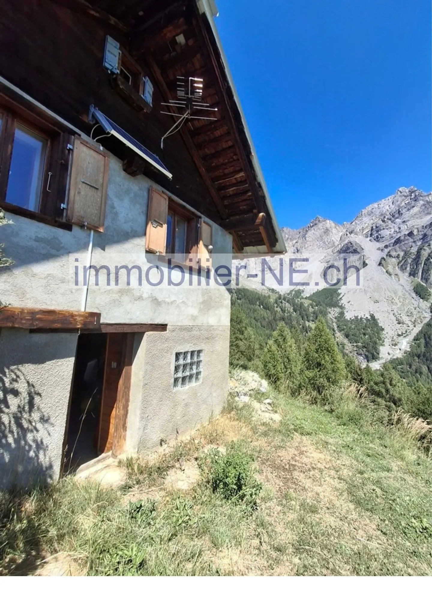 Charmante Mayen mit herrlichem Panoramablick auf die Berge - Foto 1 von 10
