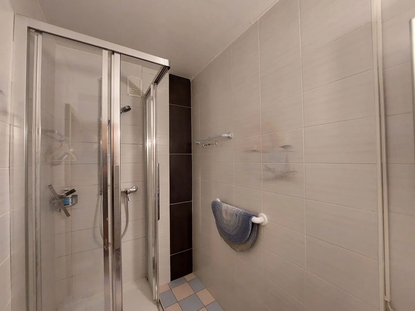 Appartement spacieux avec balcons - Photo 7 sur 8