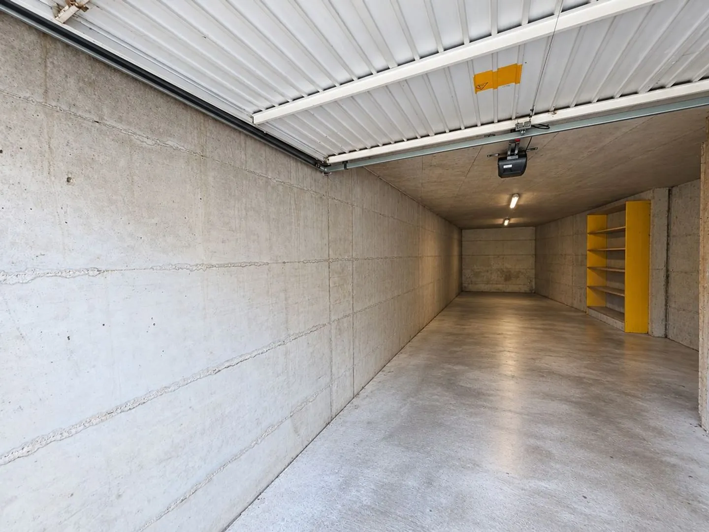 5.5-room apartment with terrace, double garage and outdoor parking space - Photo 12 of 13