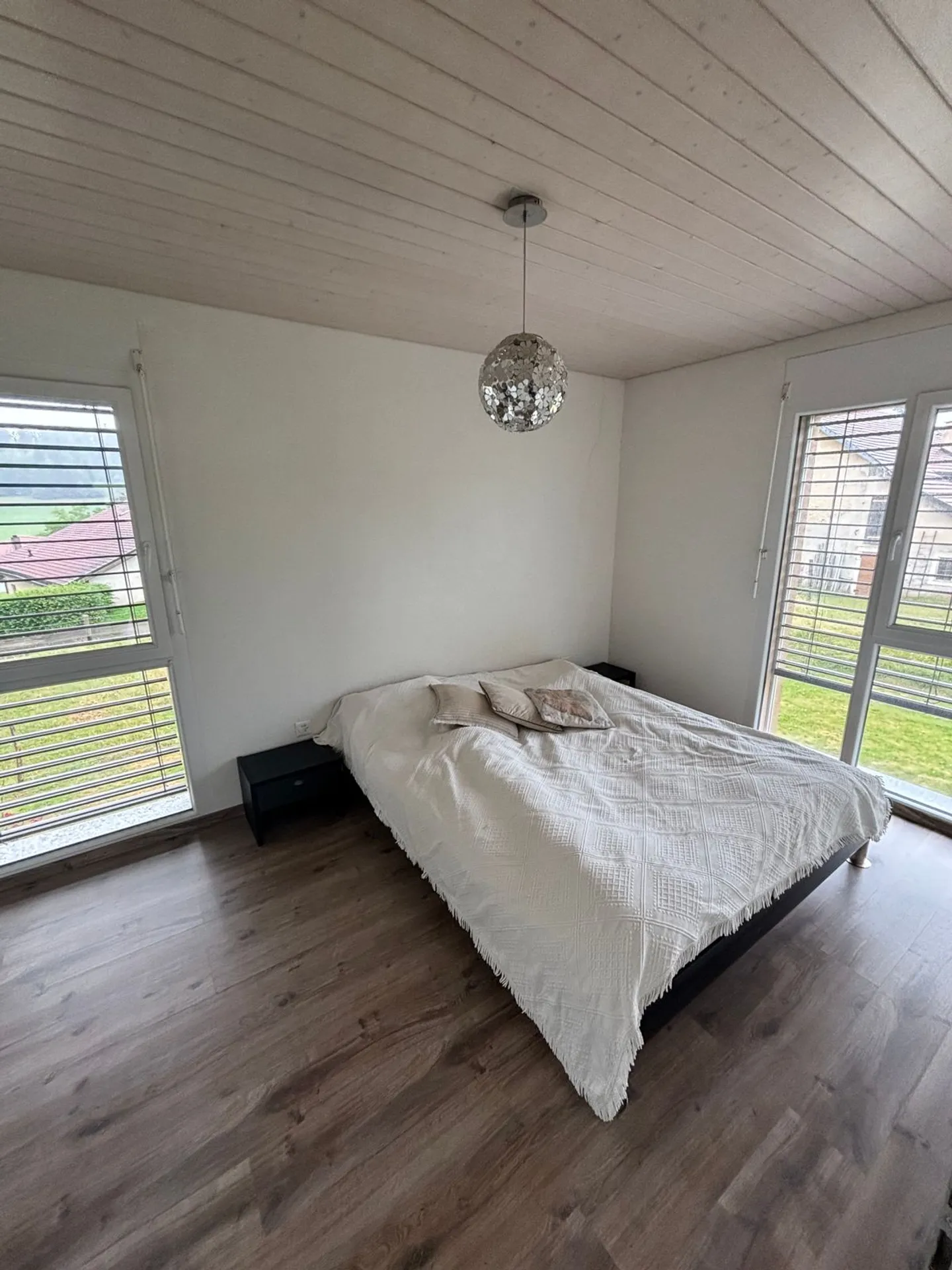 Superb Contemporary Individual Villa in La Chaux-de-Fonds - Photo 2 of 11