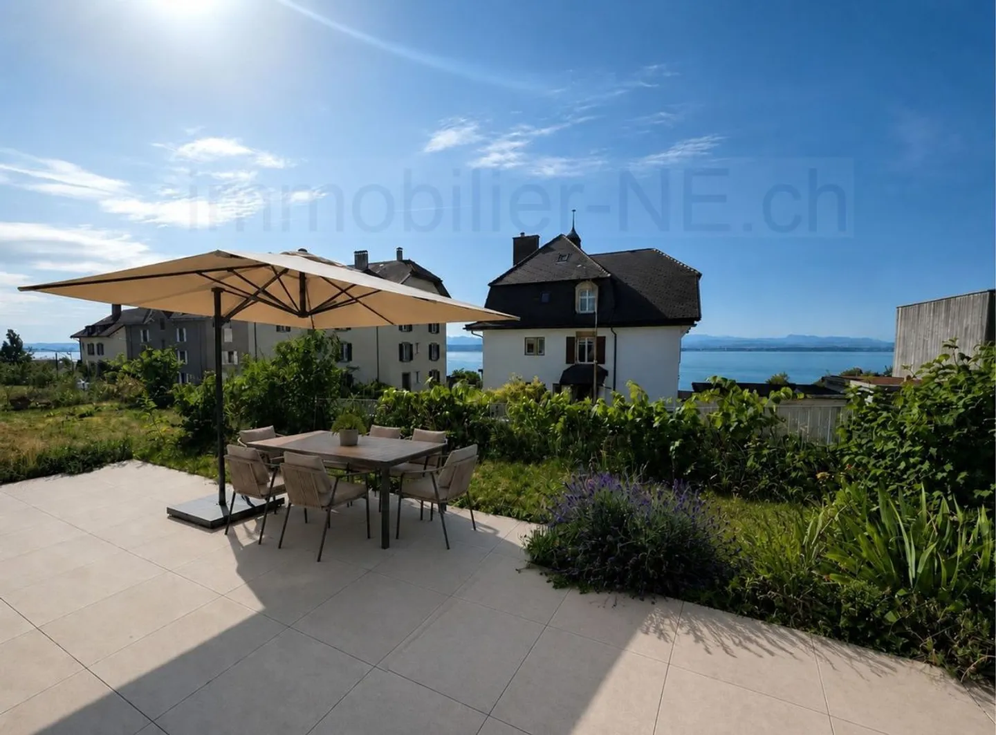 Appartement moderne avec vue lac - Photo 1 sur 13