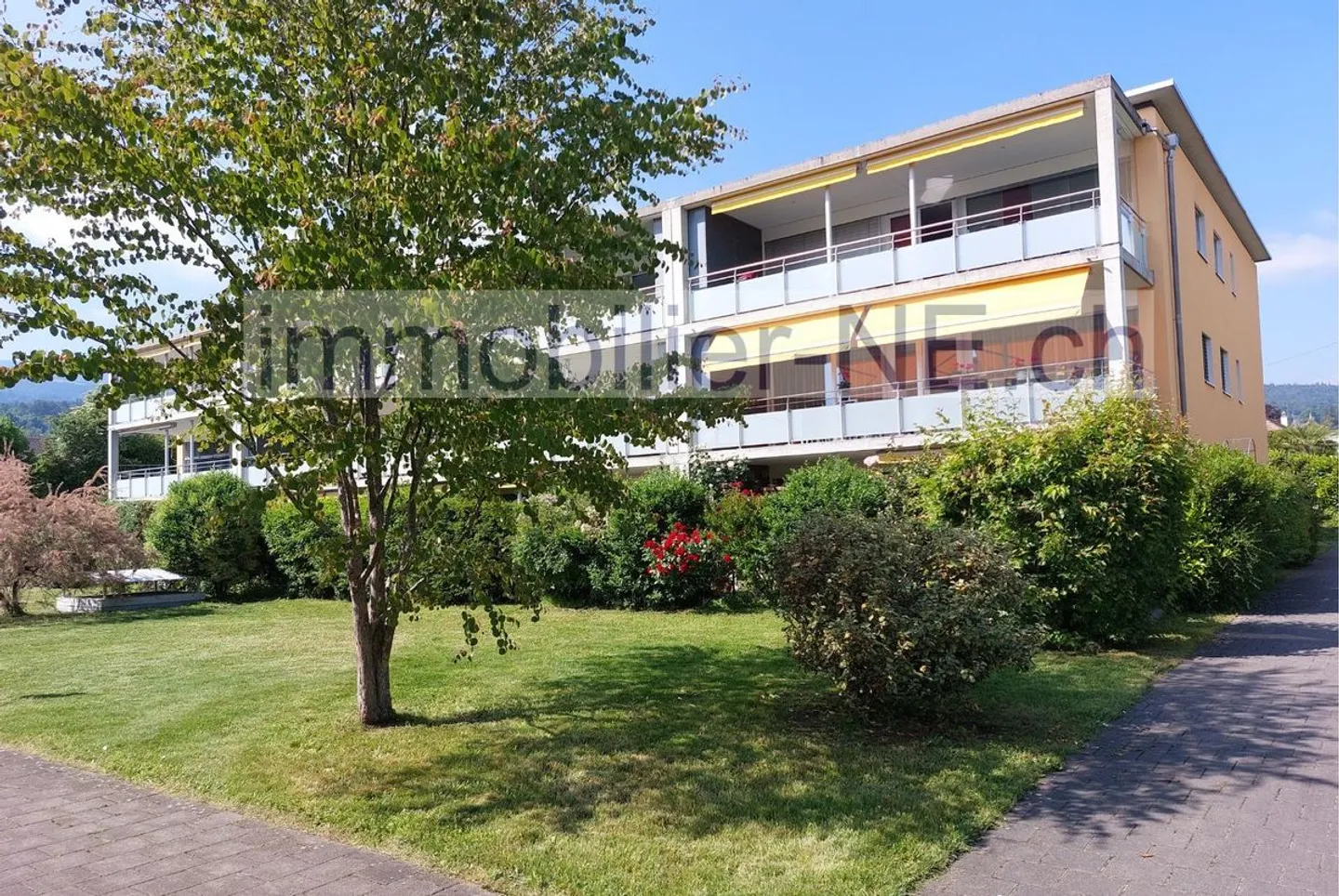 Very bright 4.5 room apartment with terrace - Photo 1 of 9