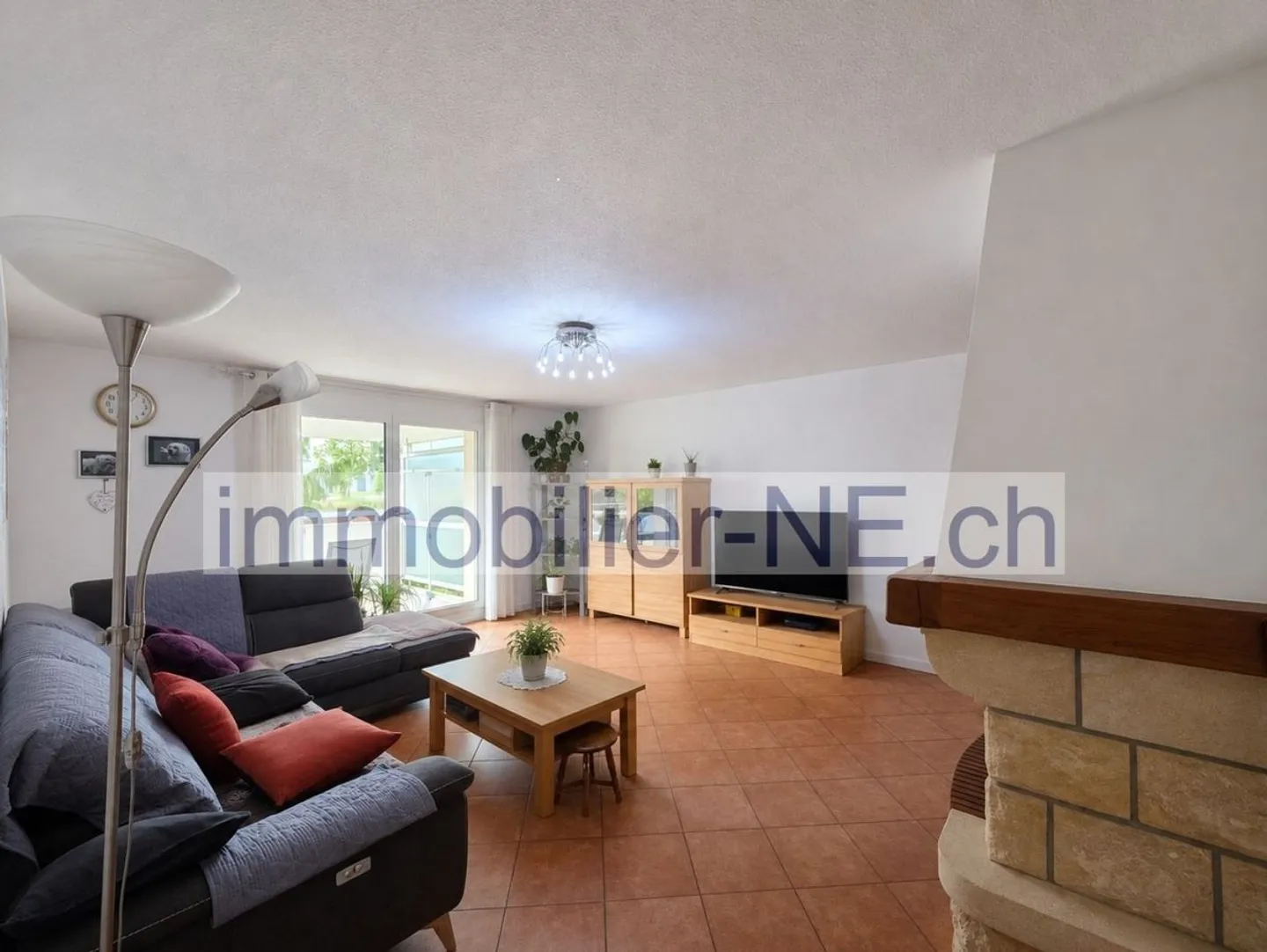 Bright 5.5-room apartment with elevator and garage - Photo 1 of 11