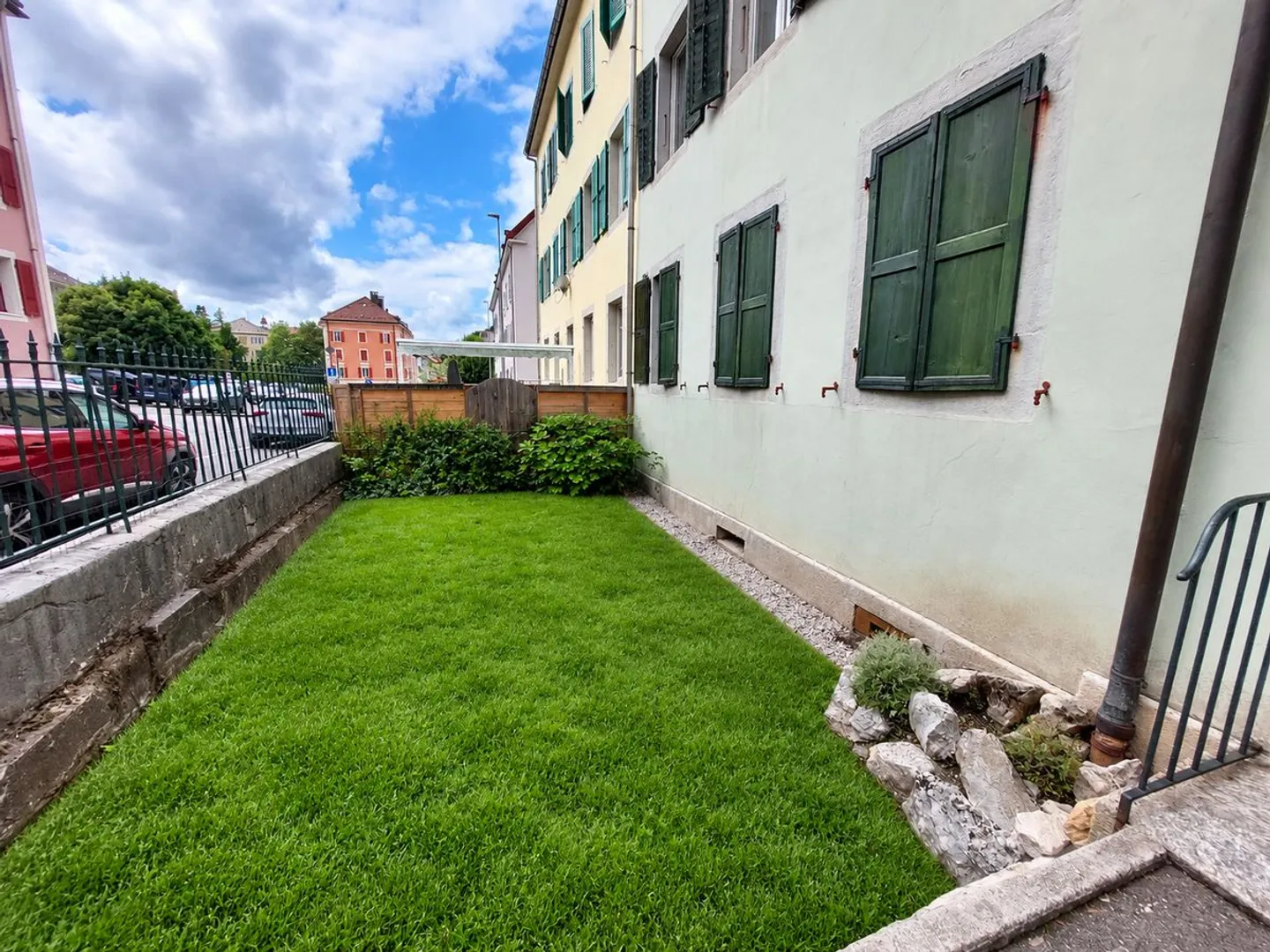 Semi-detached house consisting of 5 fully renovated apartments - Photo 2 of 13
