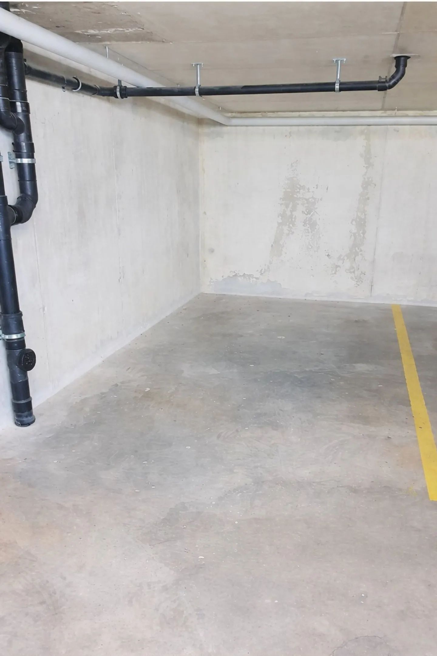 Parking space n° 4 for sale in a secure underground garage - Photo 3 of 3