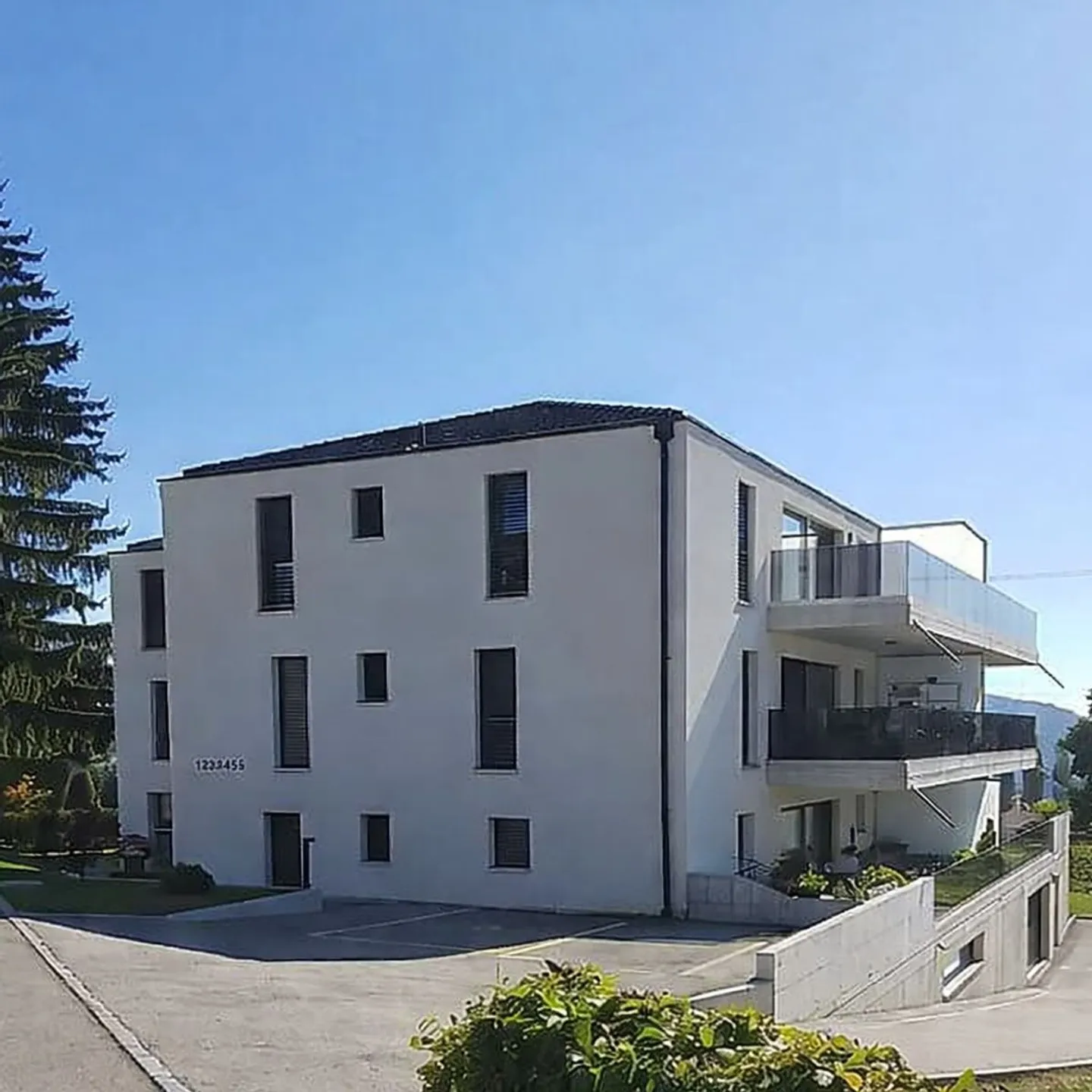 Parking space n° 4 for sale in a secure underground garage - Photo 2 of 3