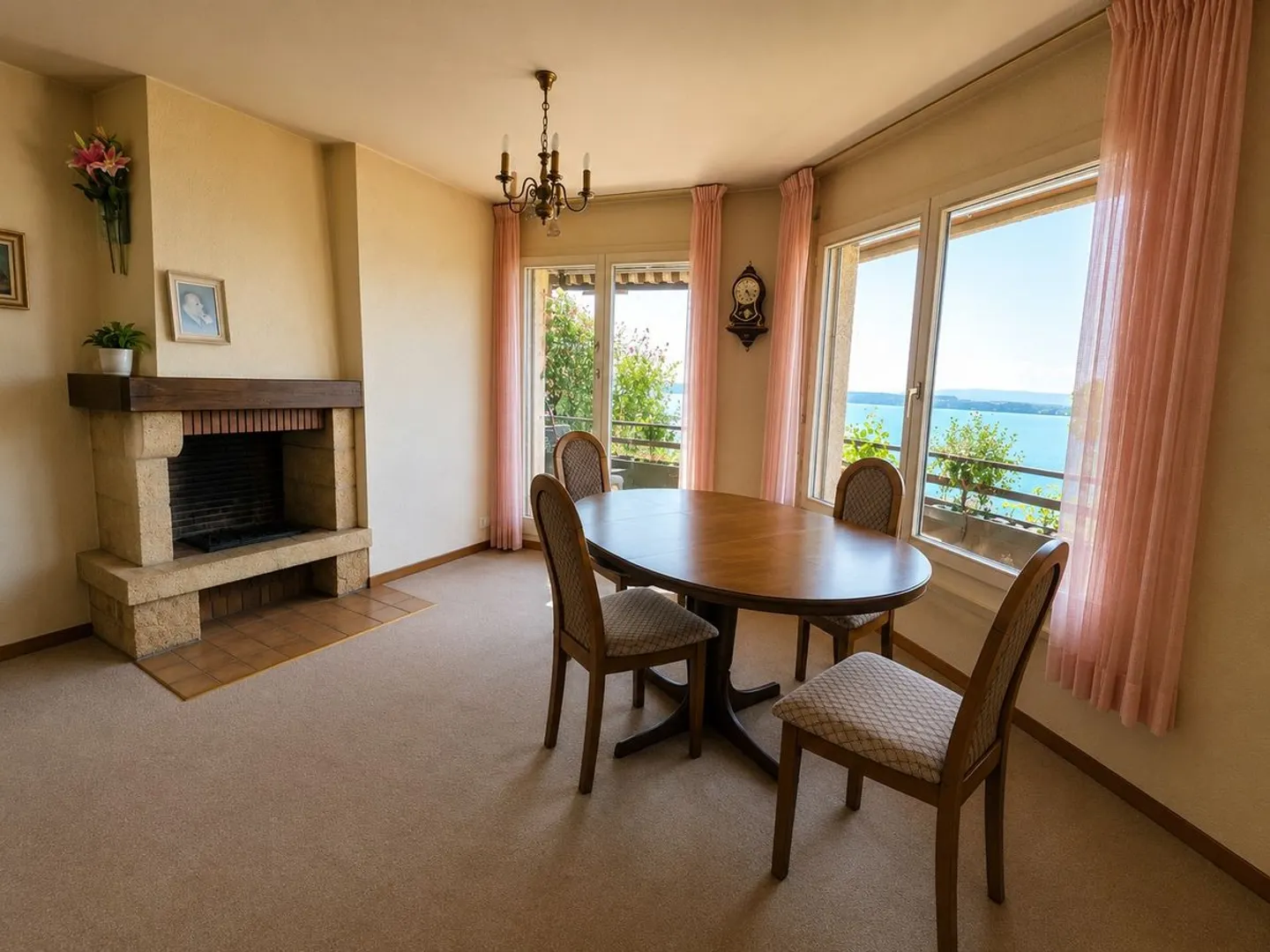 3.5-room apartment with panoramic lake view and indoor parking space - Photo 3 of 8