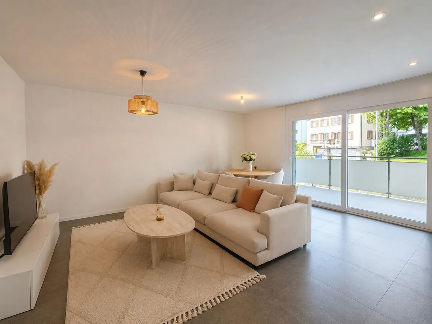 Un appartamento moderno di 84 m2 con balcone in un contesto privilegiato - Foto 2 di 6